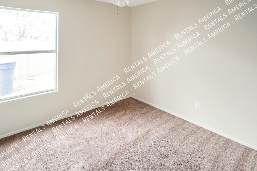 Building Photo - 1200 W Kingbird Dr