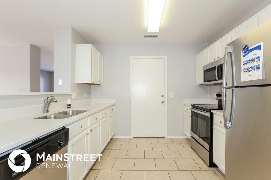 Building Photo - 16724 N 160th Ave