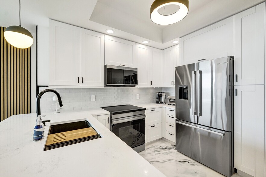 Building Photo - 315 NE 3rd Ave