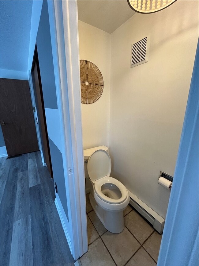 Building Photo - 7026 Lake Ave