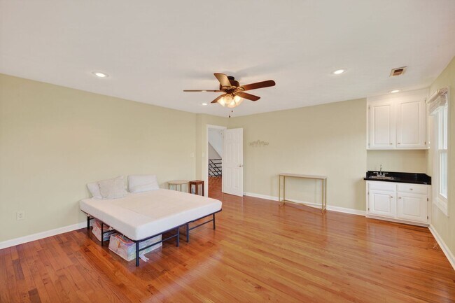 Building Photo - Elegant & Spacious Home Available in Church Point