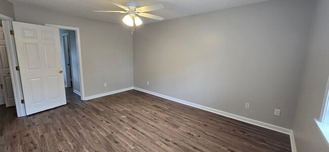 Building Photo - Lovely Jasper Townhome