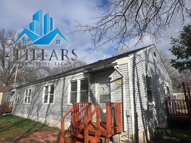 Building Photo - Charming 2 Bedroom Duplex in La Porte with Spacious Layout and Prime Location