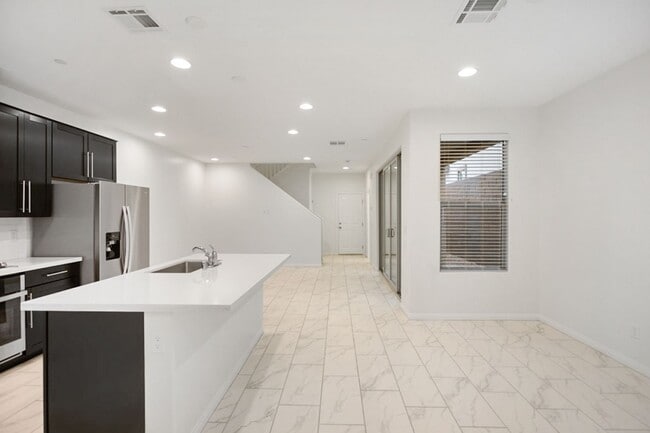 Building Photo - 3 Bed Nicely Upgraded Summerlin TownHome