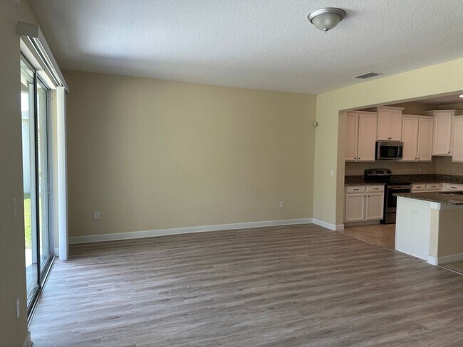Building Photo - Beautiful 4/3.5 home located in Independence Signature Lakes Community of Winter Garden!