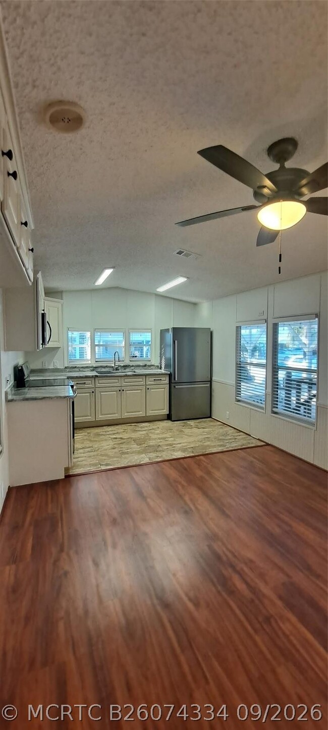 Building Photo - 5362 SE 65th Ave