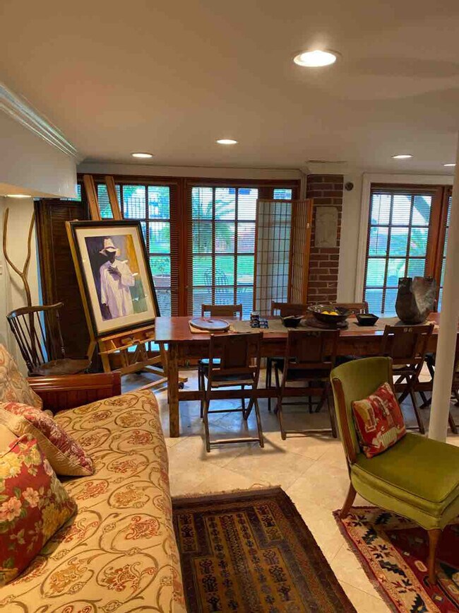 Building Photo - 1023 Crawford St