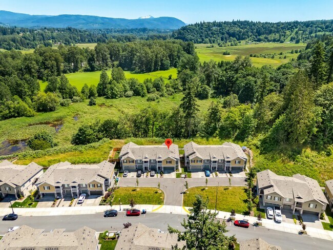 Building Photo - Newly Built Townhome 4bd 2.5ba