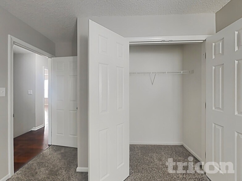 Building Photo - 404 Marcella Dr