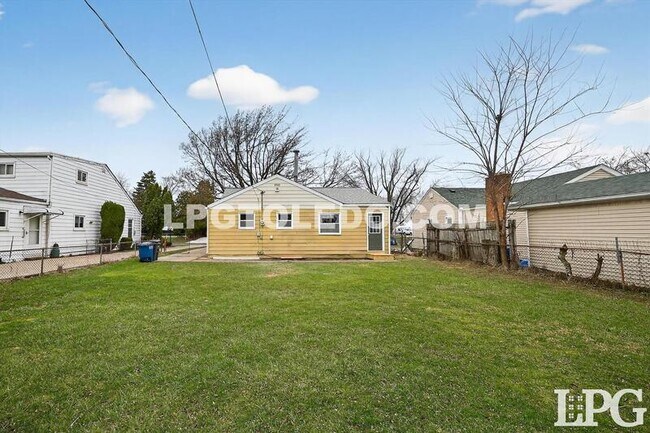 Building Photo - 927 W Northgate Pkwy