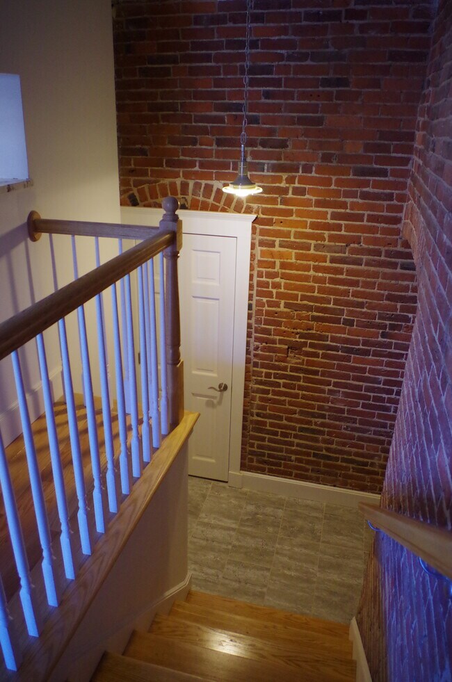 Building Photo - 52 Sanborn St