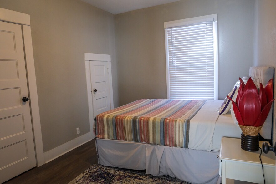 Building Photo - 5530 N Haight Ave