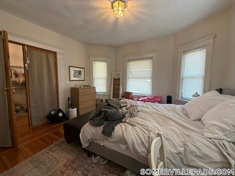 Building Photo - 10 Dickson St