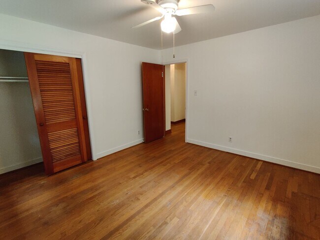 Building Photo - 3 bedroom home , detached garage, multiple living areas