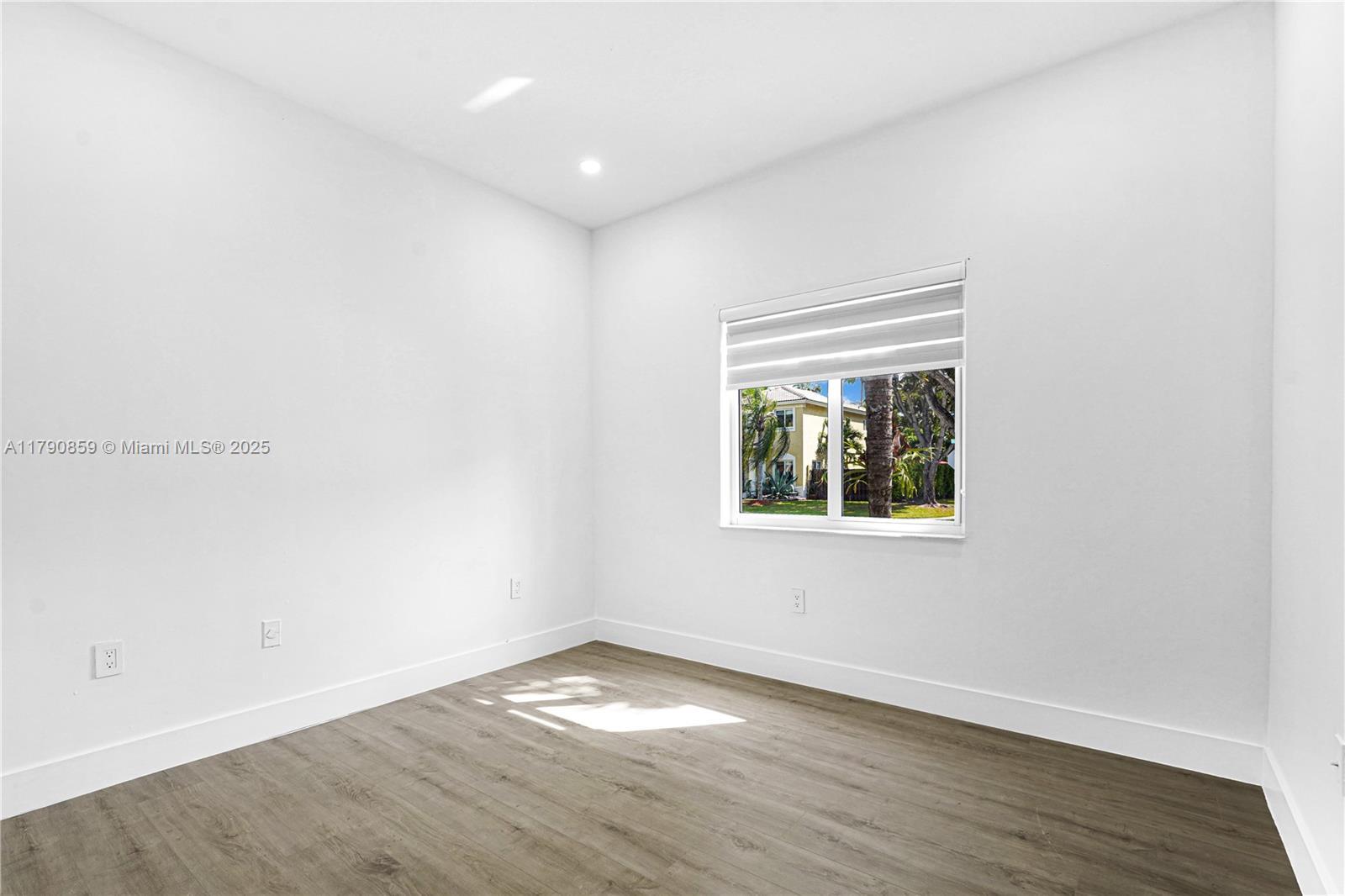 Building Photo - 14300 SW 155th Ct