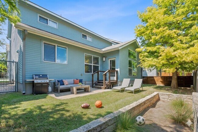 Building Photo - 301 W Stassney Ln