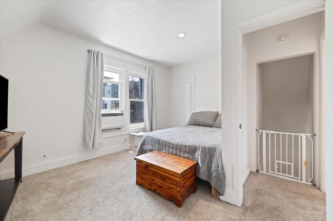 Building Photo - Awesome 3 bedroom, 2 bath home!