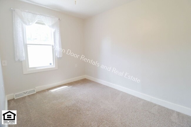 Building Photo - 3406 Illamna Ave