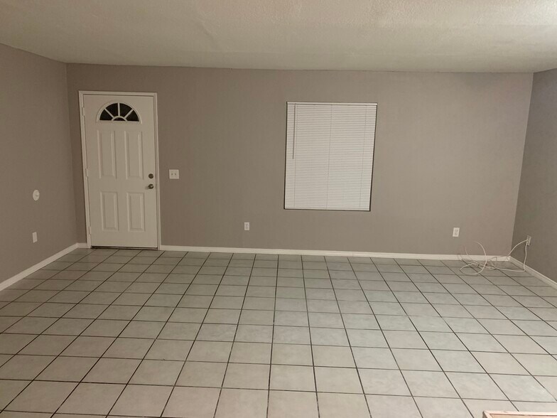 Building Photo - 220 N Hargrave St