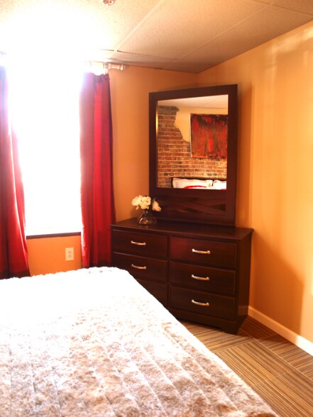 Building Photo - 206 State St