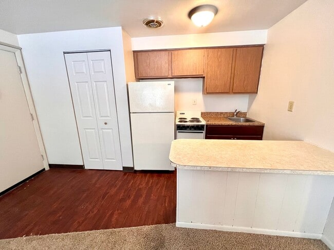 Building Photo - Moon Twp - Spacious 1 Bedroom 1 Bathroom -...