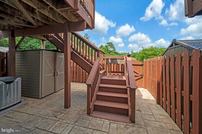 Building Photo - 104 Stingray Ct