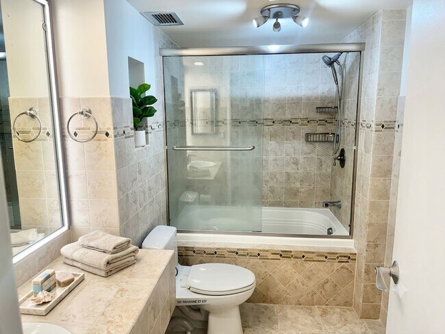 Building Photo - 1 bedroom in Highly Desirable building in Hawaii Kai