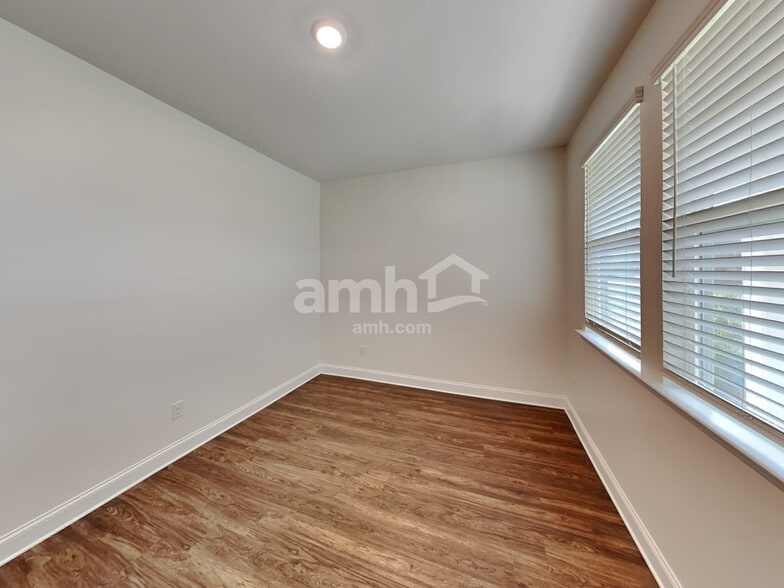 Building Photo - 4901 Wilcrest Ct