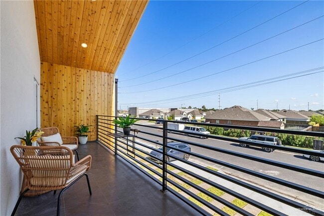 Building Photo - 2625 Warbler Ave