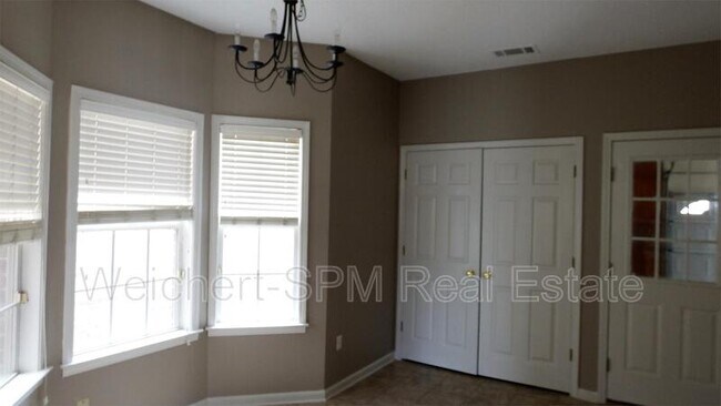 Building Photo - 8669 N Ashley Glen Cir
