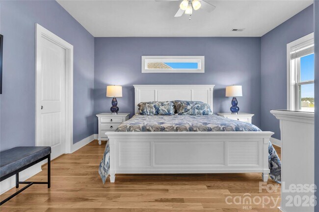 Building Photo - 1708 W Dolphin Dr