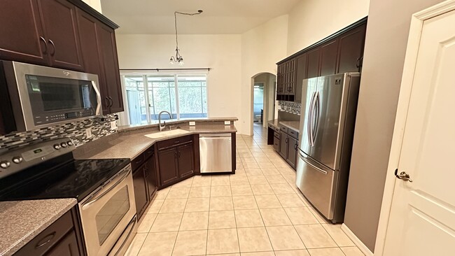 Building Photo - 2401 Nesslewood Dr