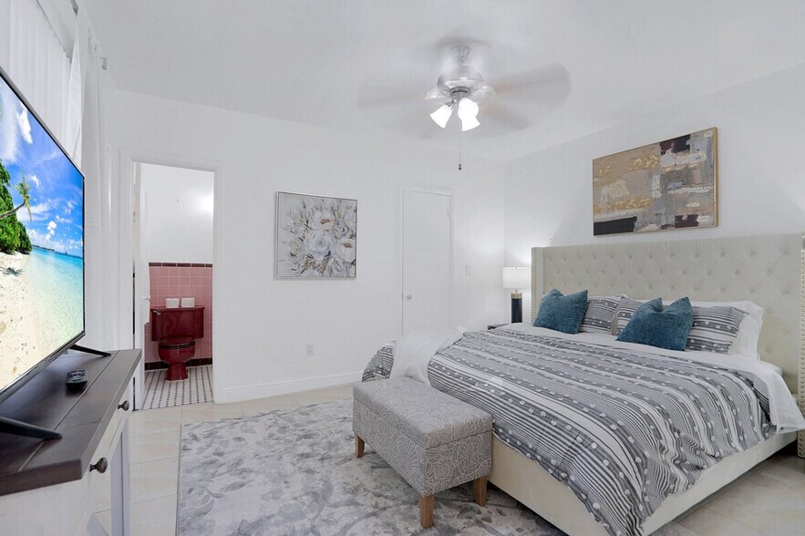 Building Photo - 975-977-977 SW 10th St