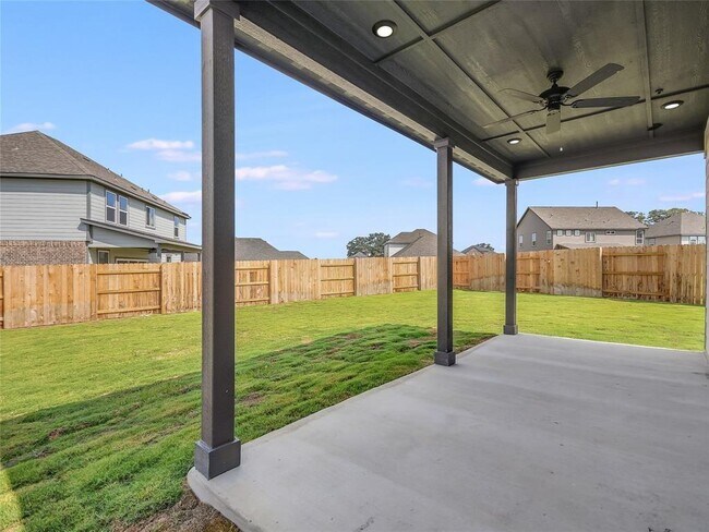 Building Photo - 104 Hackberry Ln