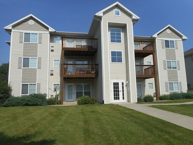 Primary Photo - 6601 Creekside Dr NE
