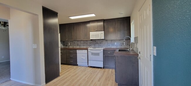Building Photo - Newly Updated 3 Bedroom 1 Bath Home Close ...
