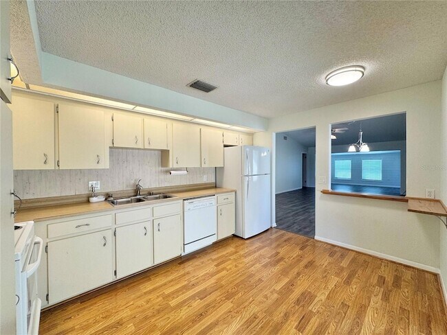 Building Photo - 4004 Cypress Landing S