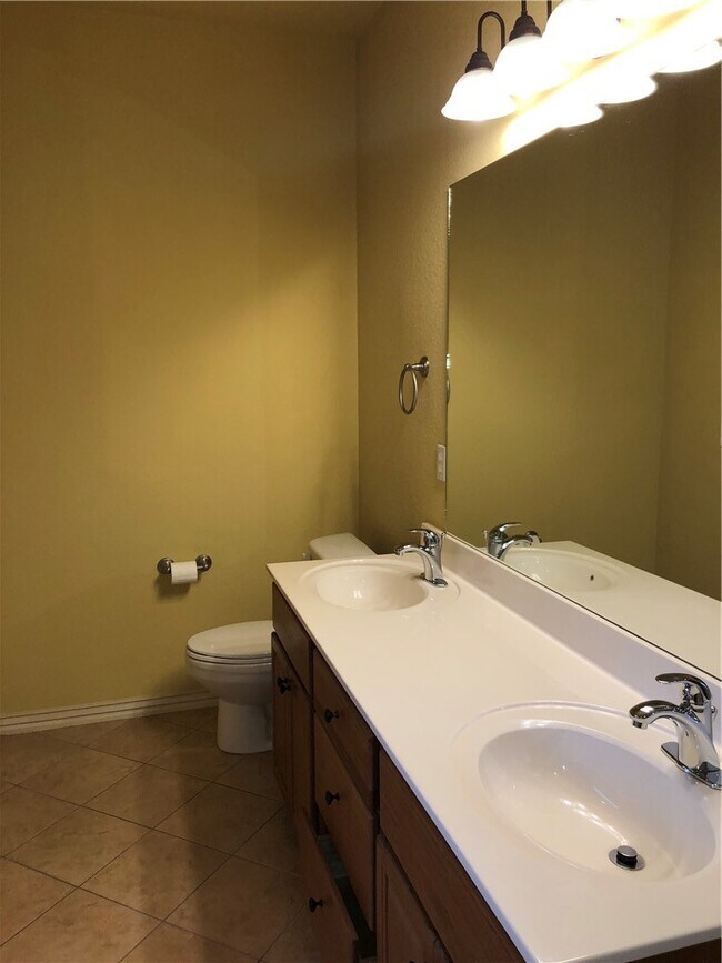 Building Photo - 574 Westford St