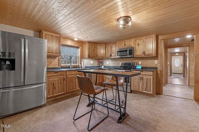 Building Photo - Mini Farm on 2 acres