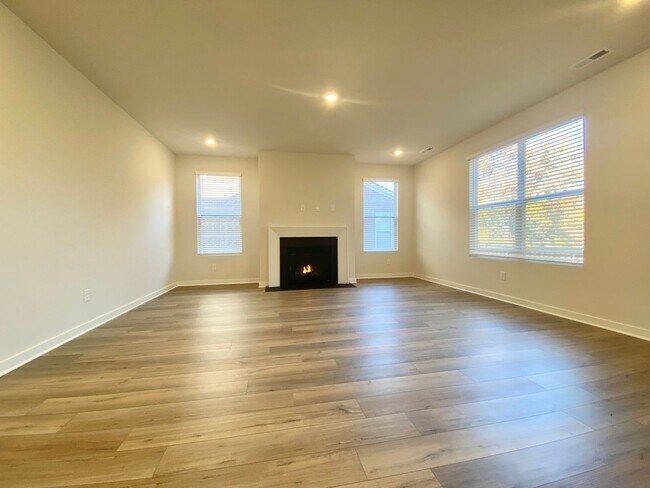 Building Photo - “Modern comfort meets Murfreesboro charm —...