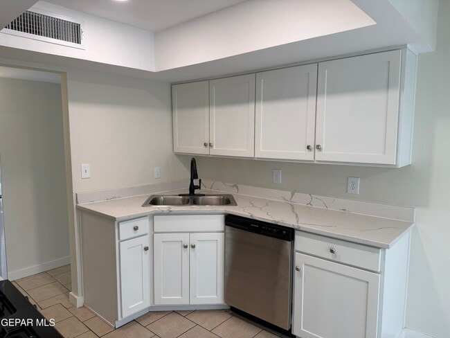 Building Photo - 10642 Cuatro Vistas Dr