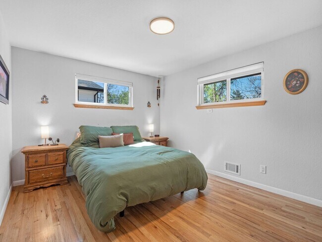 Building Photo - Spacious 5-Bedroom Ranch Backing to the High Line Canal in Littleton