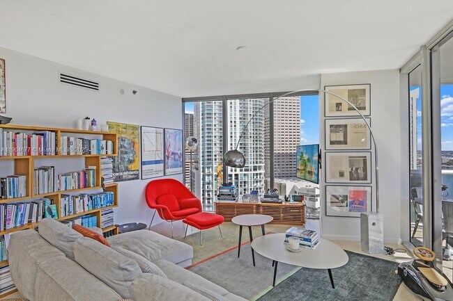 Building Photo - 465 Brickell Ave