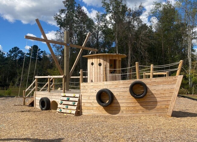 Building Photo - Available NOW!! 4 bedroom 2.5 bath home in RINCON, GA!!!