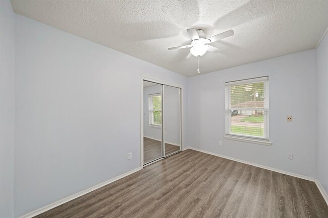 Building Photo - 16730 David Glen Dr