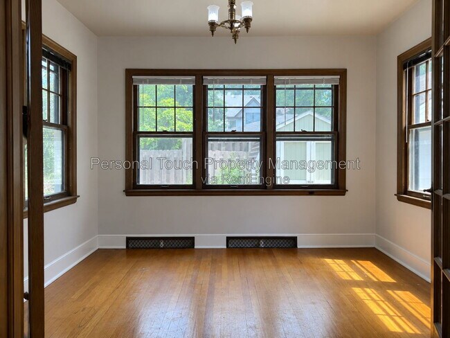 Building Photo - 704 8th St S