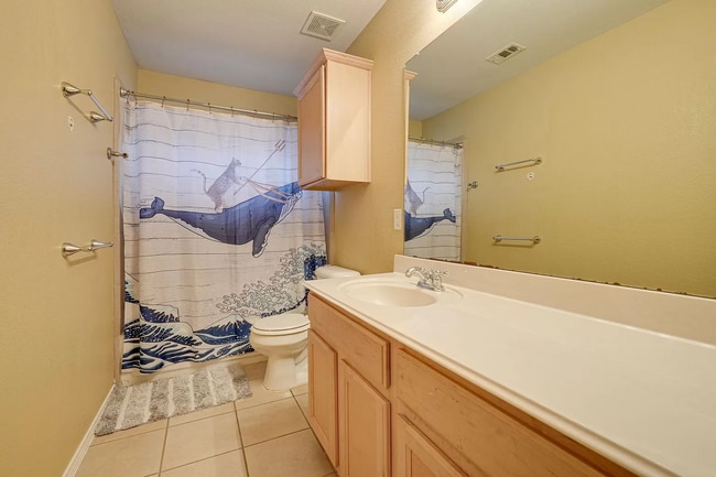 Building Photo - 5517 Crimson Oaks Dr