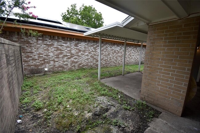 Building Photo - 4603 Meadowood Dr