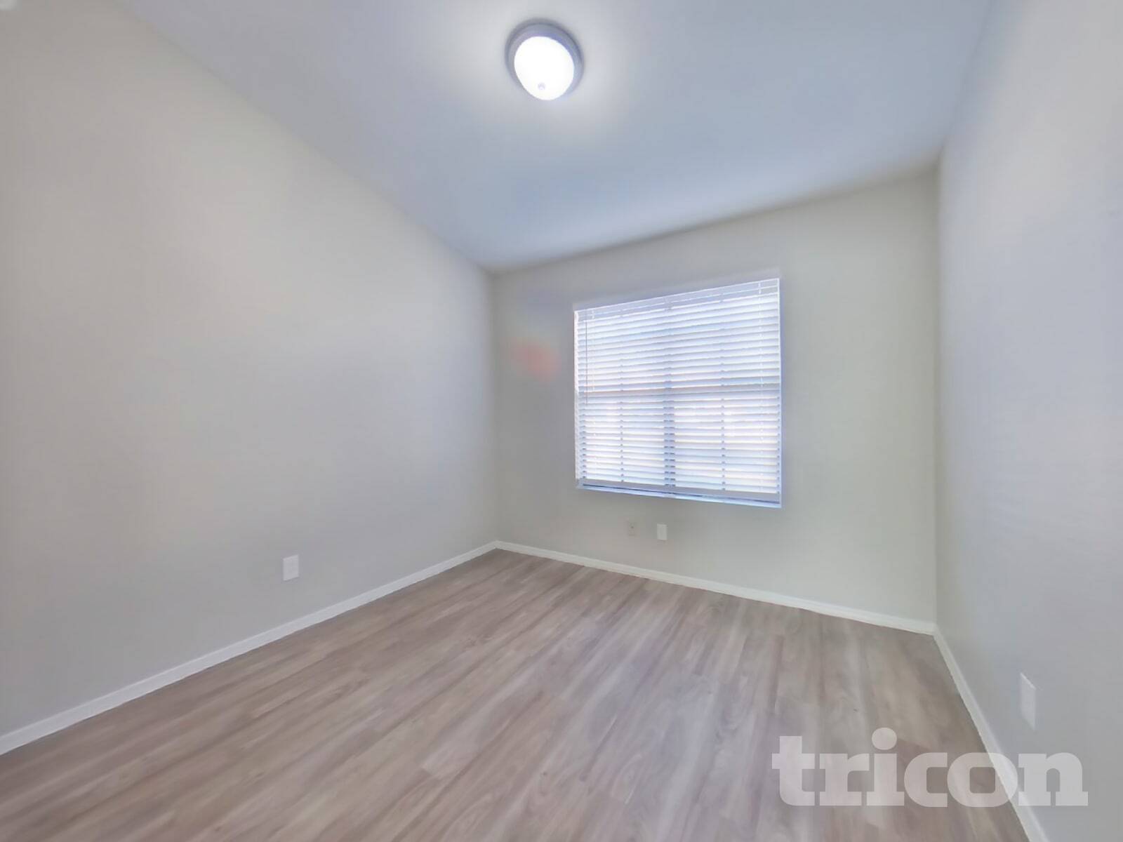 Building Photo - 515 E Rockwood Dr