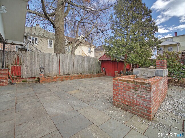 Building Photo - 373 Wood Ave